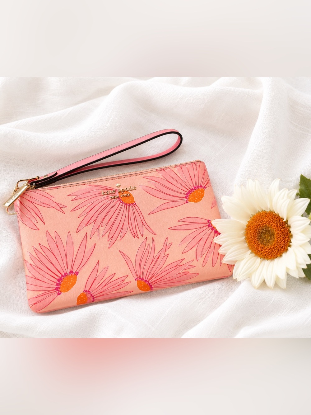 Kate Spade - Spencer Falling Flower Wristlet NWOT